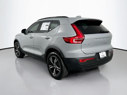 2026 Volvo XC40 B4 Core