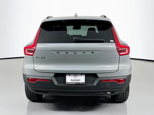 2026 Volvo XC40 B4 Core