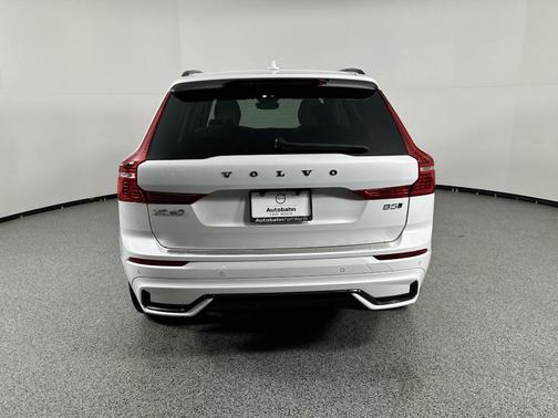 2024 Volvo XC60 B5 Plus Dark Theme