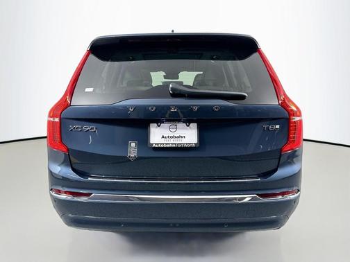 2025 Volvo XC90 Plug-In Hybrid T8 Core 7-Seater