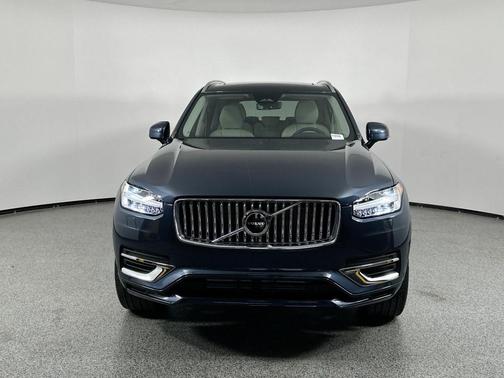 2025 Volvo XC90 Plug-In Hybrid T8 Core 7-Seater