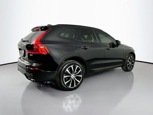 2023 Volvo XC60 B5 Plus Dark Theme