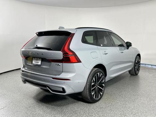 2026 Volvo XC60 T8 ULTRA