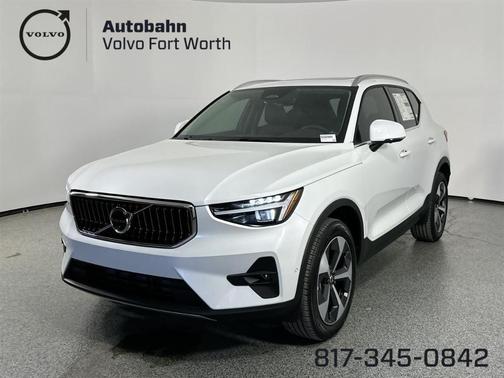 2025 Volvo XC40 B5 Plus Bright Theme