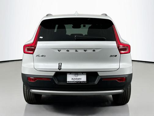 2025 Volvo XC40 B5 Plus Bright Theme