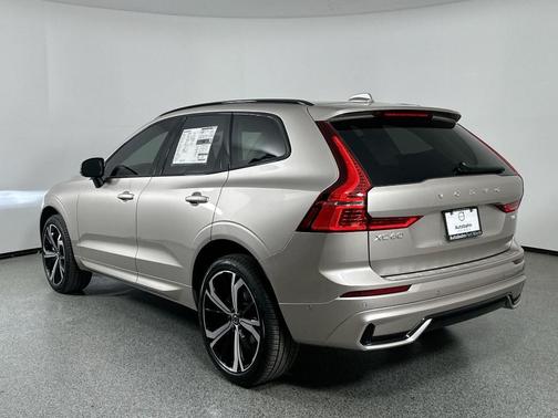 2025 Volvo XC60 B5 Ultra