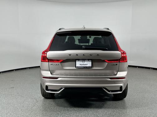 2025 Volvo XC60 B5 Ultra