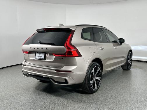 2025 Volvo XC60 B5 Ultra
