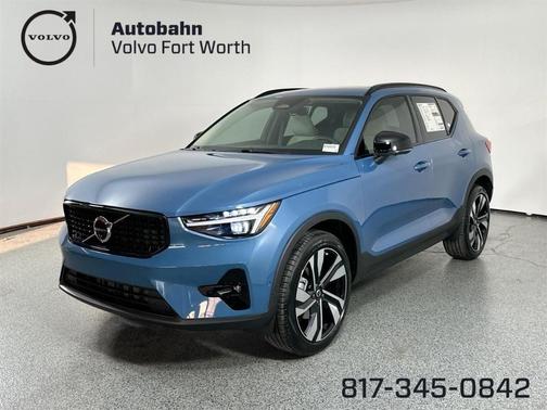 2025 Volvo XC40 B5 Ultra Dark Theme