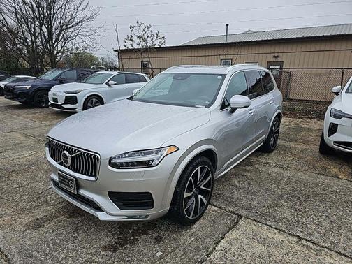 2022 Volvo XC90 T6 Momentum 7 Passenger