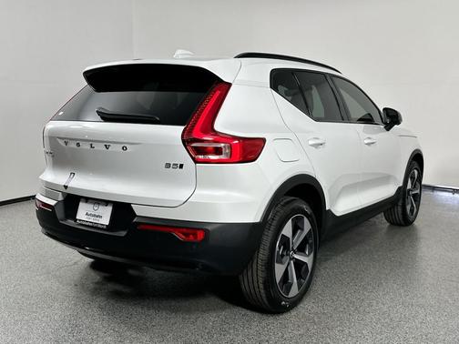 2025 Volvo XC40 B5 Plus Dark Theme