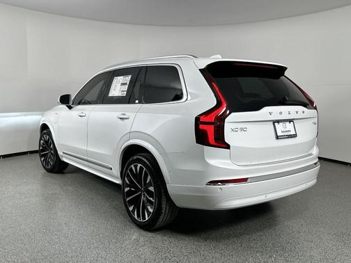 2025 Volvo XC90 Plug-In Hybrid T8 Plus 7-Seater