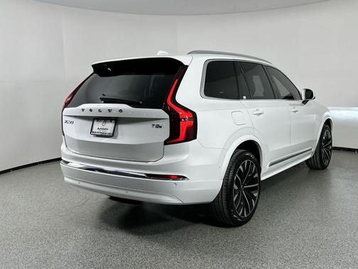 2025 Volvo XC90 Plug-In Hybrid T8 Plus 7-Seater