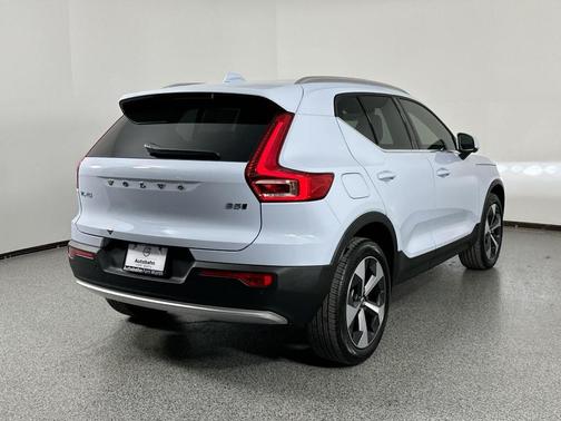 2025 Volvo XC40 B5 Plus Bright Theme