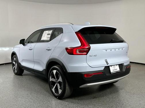 2025 Volvo XC40 B5 Plus Bright Theme