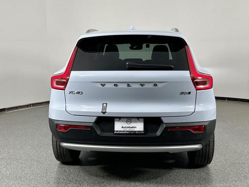 2025 Volvo XC40 B5 Plus Bright Theme