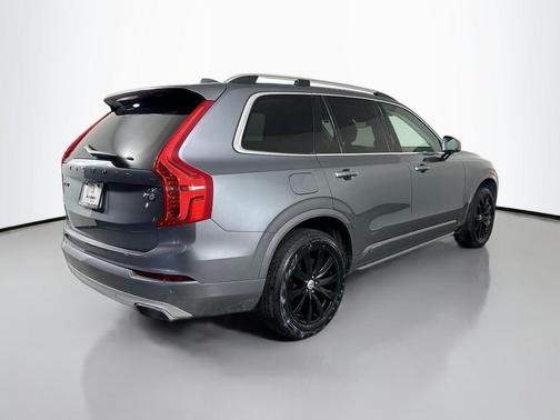 2016 Volvo XC90 T5 Momentum