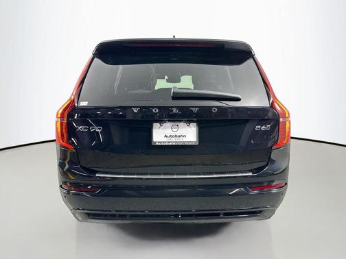2026 Volvo XC90 B6 Ultra Dark Theme 7-Seater