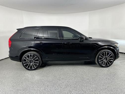 2026 Volvo XC90 B6 Ultra Dark Theme 7-Seater