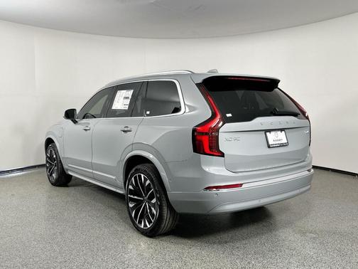 2025 Volvo XC90 Plug-In Hybrid T8 Ultra 6-Seater