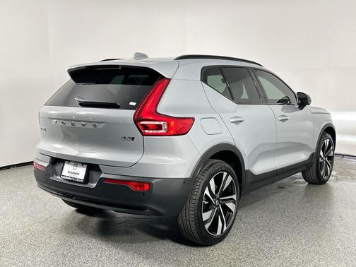 2026 Volvo XC40 B5 ULTRA