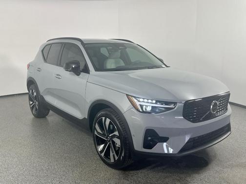 2026 Volvo XC40 B5 ULTRA