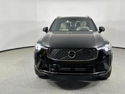 2025 Volvo XC90 Plug-In Hybrid T8 Core 7-Seater