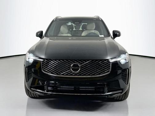 Onyx Black Metallic 2025 Volvo XC90 Plug-In Hybrid T8 Core 7-Seater