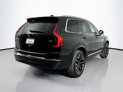 Onyx Black Metallic 2025 Volvo XC90 Plug-In Hybrid T8 Core 7-Seater