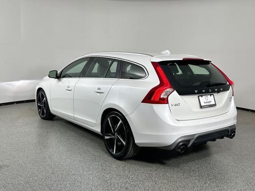 2016 Volvo V60 R-Design Platinum
