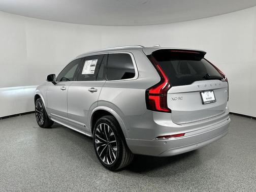 2025 Volvo XC90 B5 Plus 7-Seater