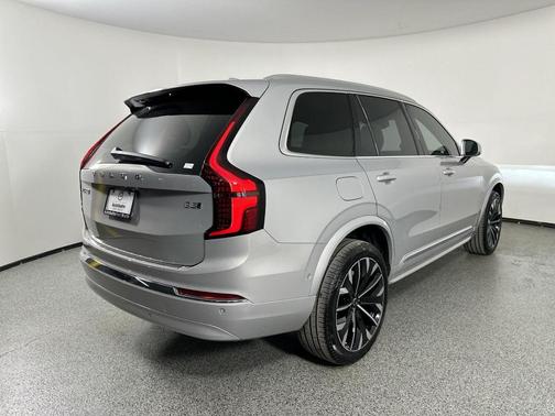 2025 Volvo XC90 B5 Plus 7-Seater