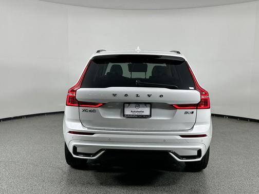 2025 Volvo XC60 B5 Plus