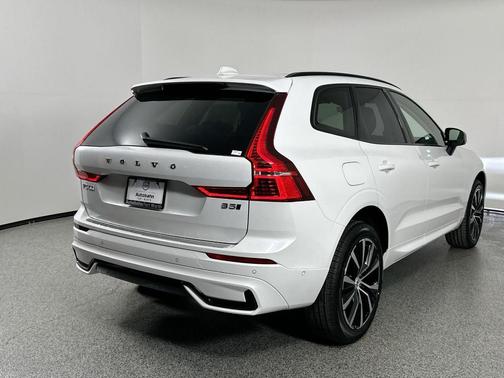 2025 Volvo XC60 B5 Plus