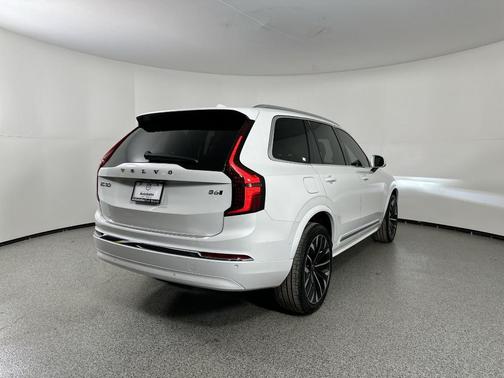 2025 Volvo XC90 B6 Plus 7-Seater
