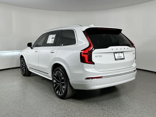 2025 Volvo XC90 B6 Plus 7-Seater