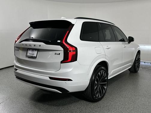 2026 Volvo XC90 B6 Ultra Dark Theme 6-Seater