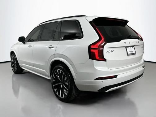 2026 Volvo XC90 B6 Ultra Dark Theme 6-Seater
