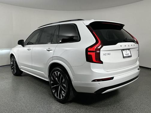 2026 Volvo XC90 B6 Ultra Dark Theme 6-Seater