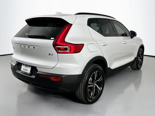 2026 Volvo XC40 B4 Core