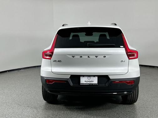 2026 Volvo XC40