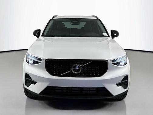 2026 Volvo XC40 B4 Core