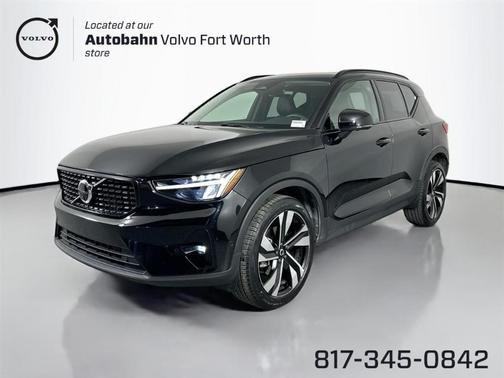 2023 Volvo XC40 B5 Ultimate Dark Theme