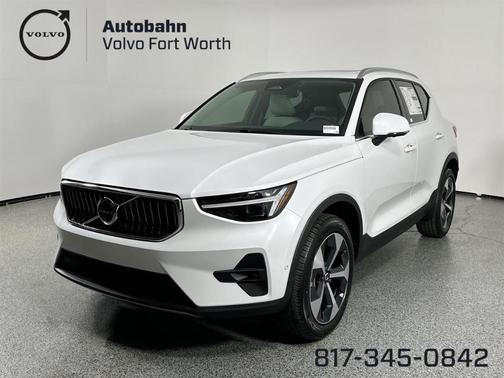 2025 Volvo XC40 B5 Plus Bright Theme