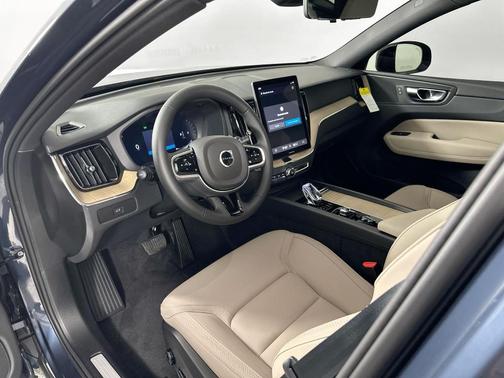 2026 Volvo XC60 B5 Core