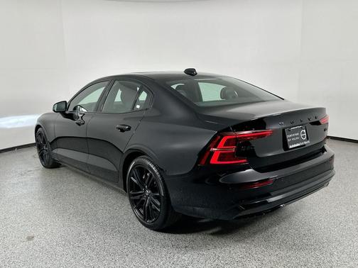 2024 Volvo S60 B5 Plus Black Edition