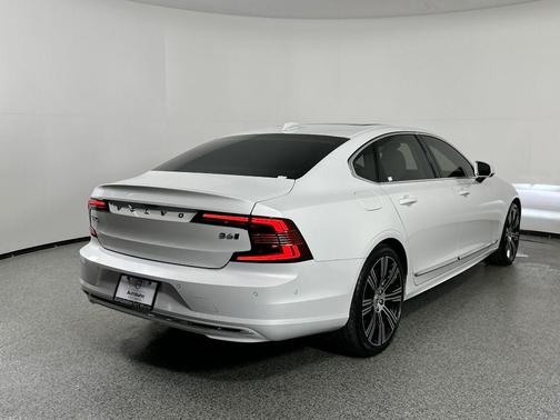 2023 Volvo S90 B6 Plus