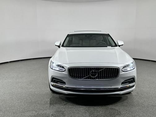 2023 Volvo S90 B6 Plus