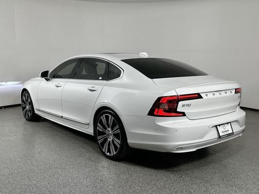 2023 Volvo S90 B6 Plus