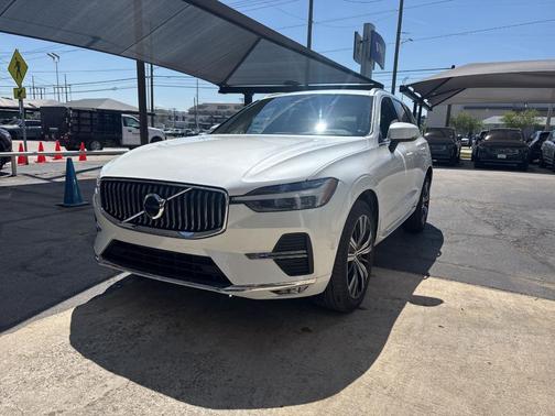 Crystal White 2023 Volvo XC60 B5 Plus Bright Theme